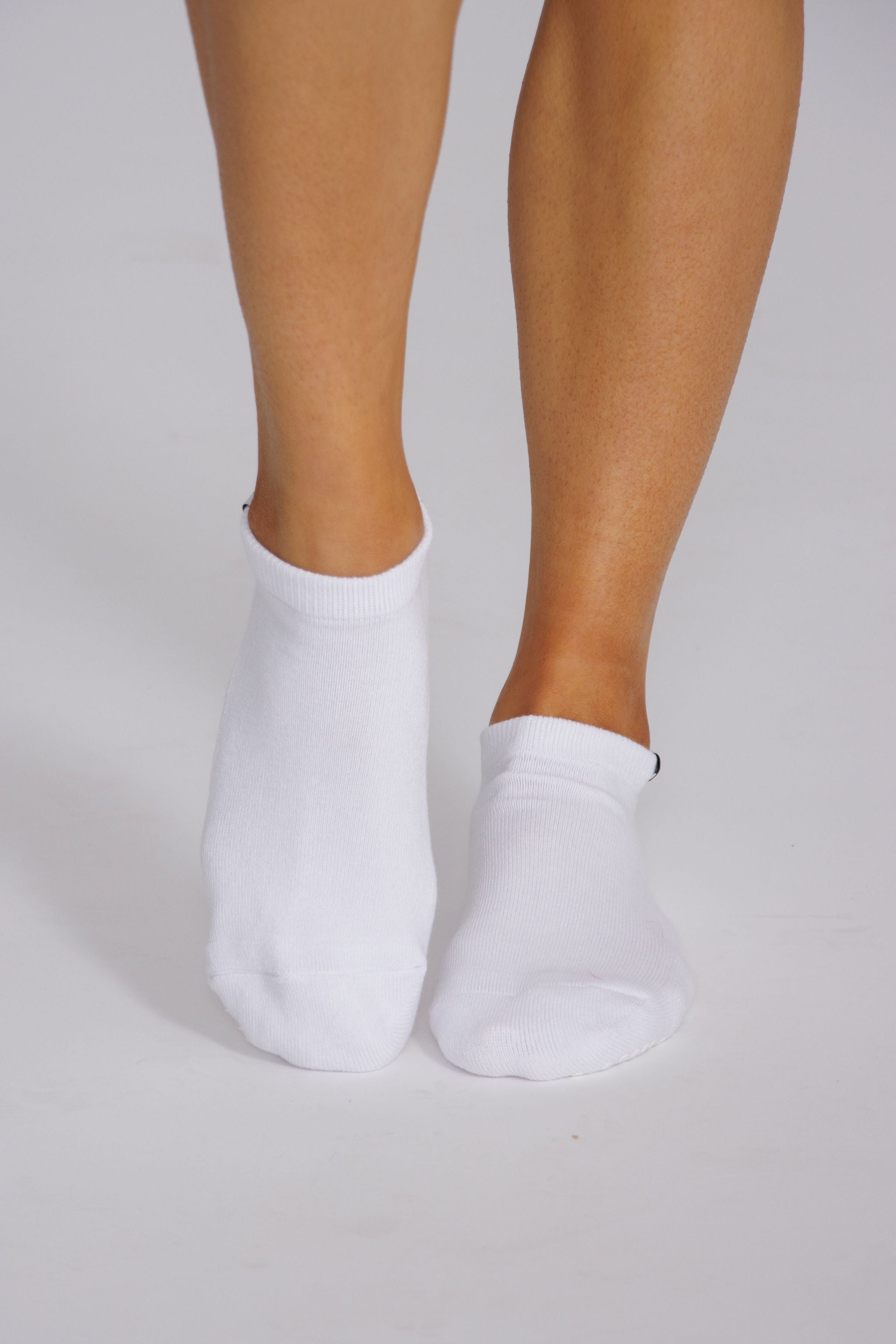 FRESHLY Ankle Grip Socks - White