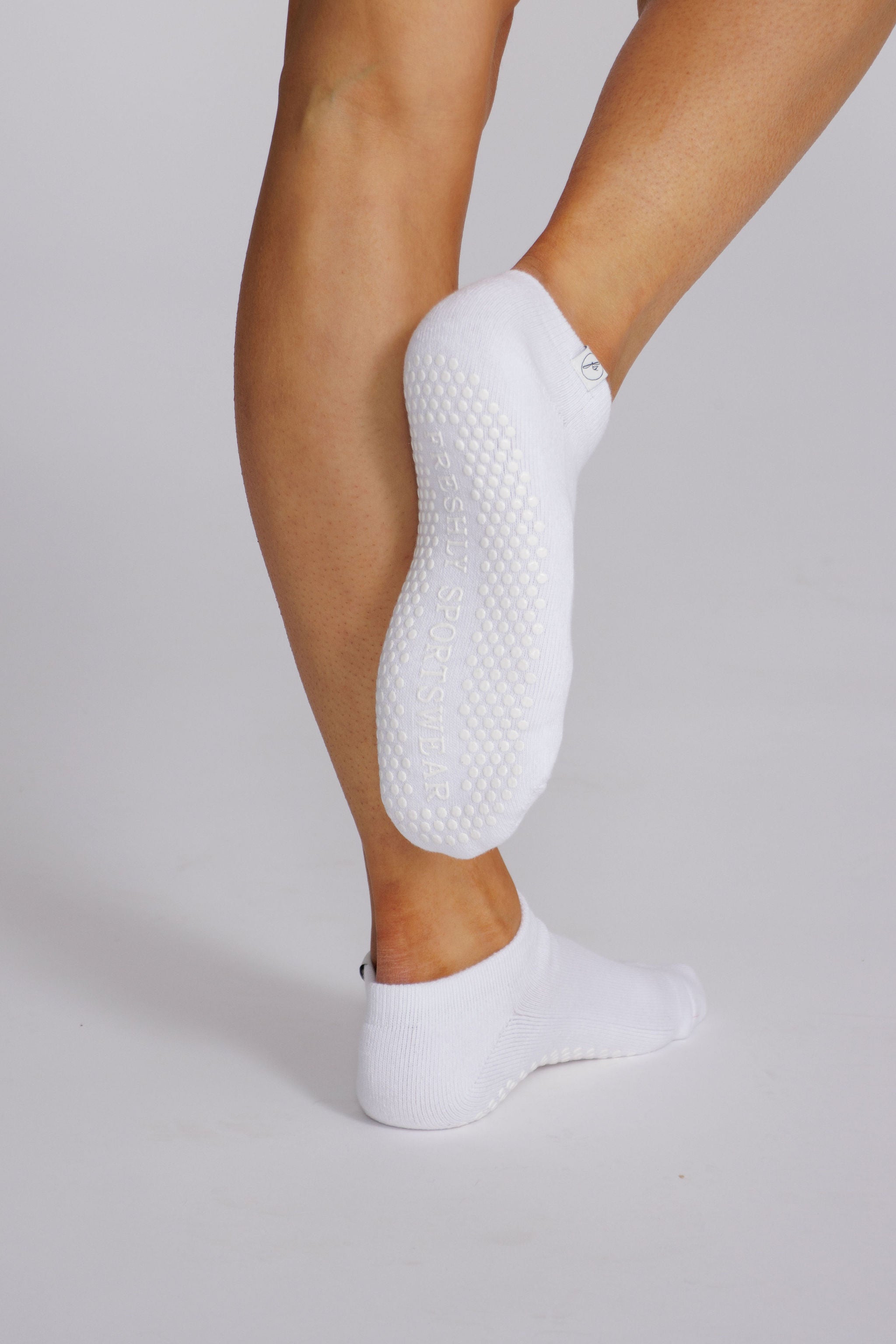 FRESHLY Ankle Grip Socks - White