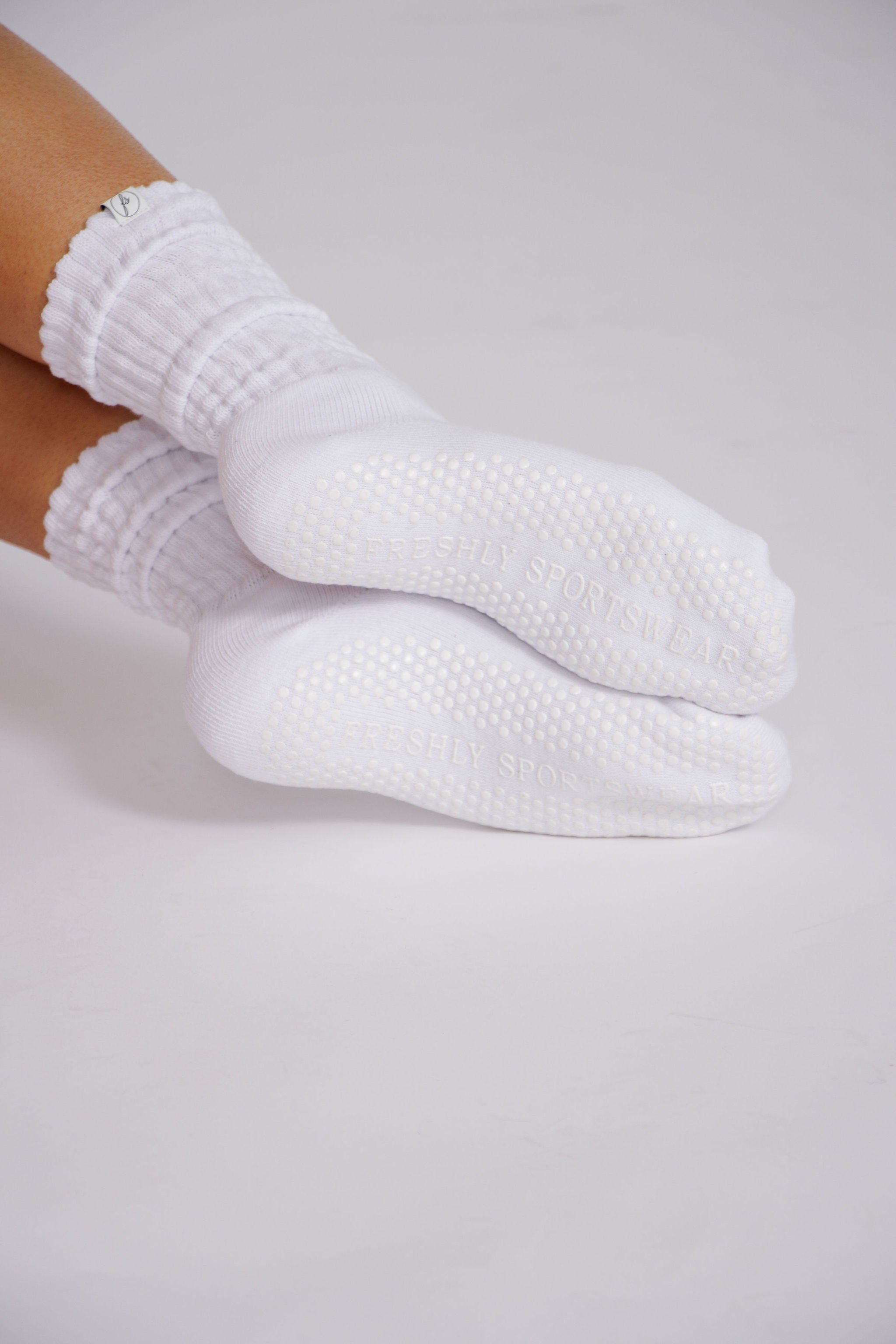 FRESHLY Scrunch Grip Socks - White