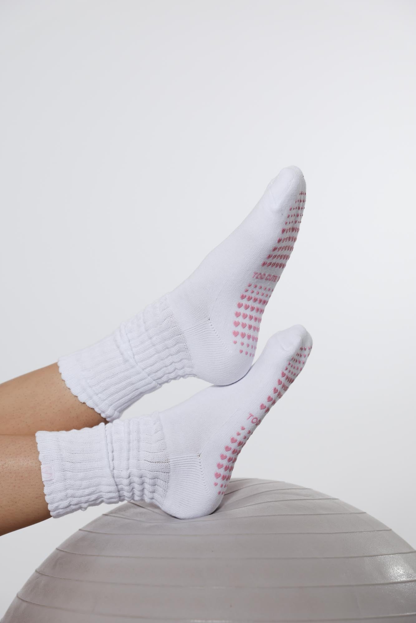 FRESHLY Scrunch Grip Socks - White/Pink