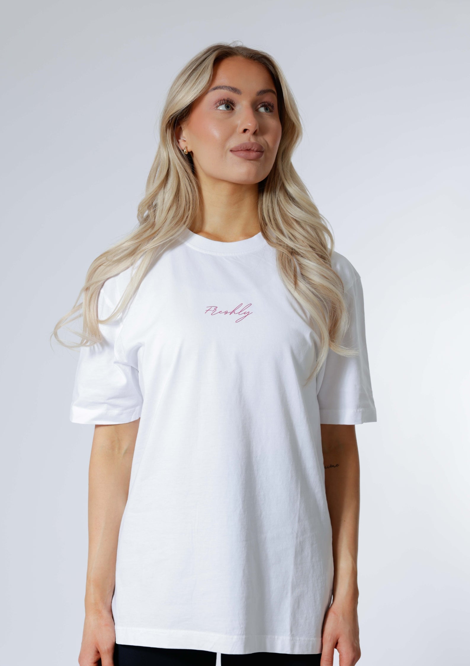 PUMP COVER OVERSIZED TEE - Sweet & Strong / Pure White