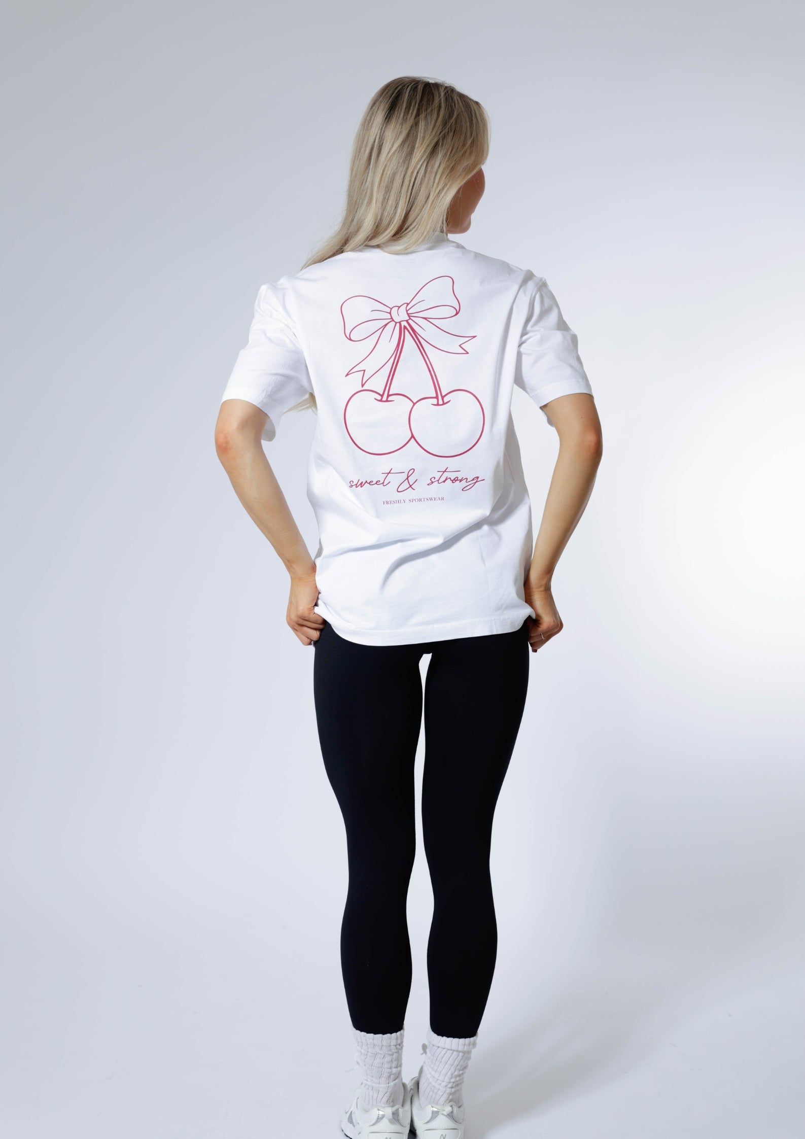 PUMP COVER OVERSIZED TEE - Sweet & Strong / Pure White