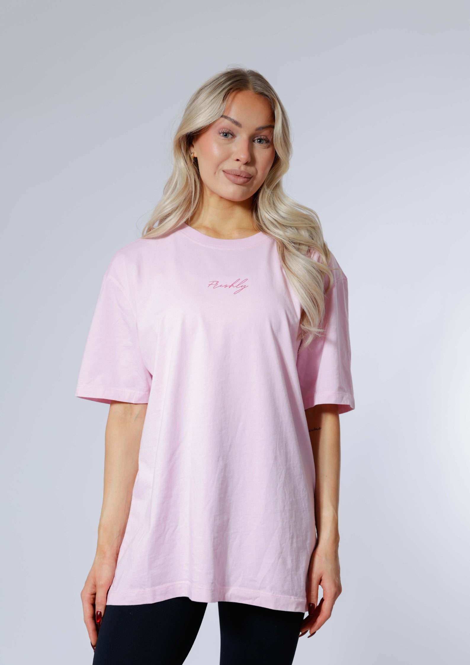 PUMP COVER OVERSIZED TEE - Sweet & Strong / Sweet Pink