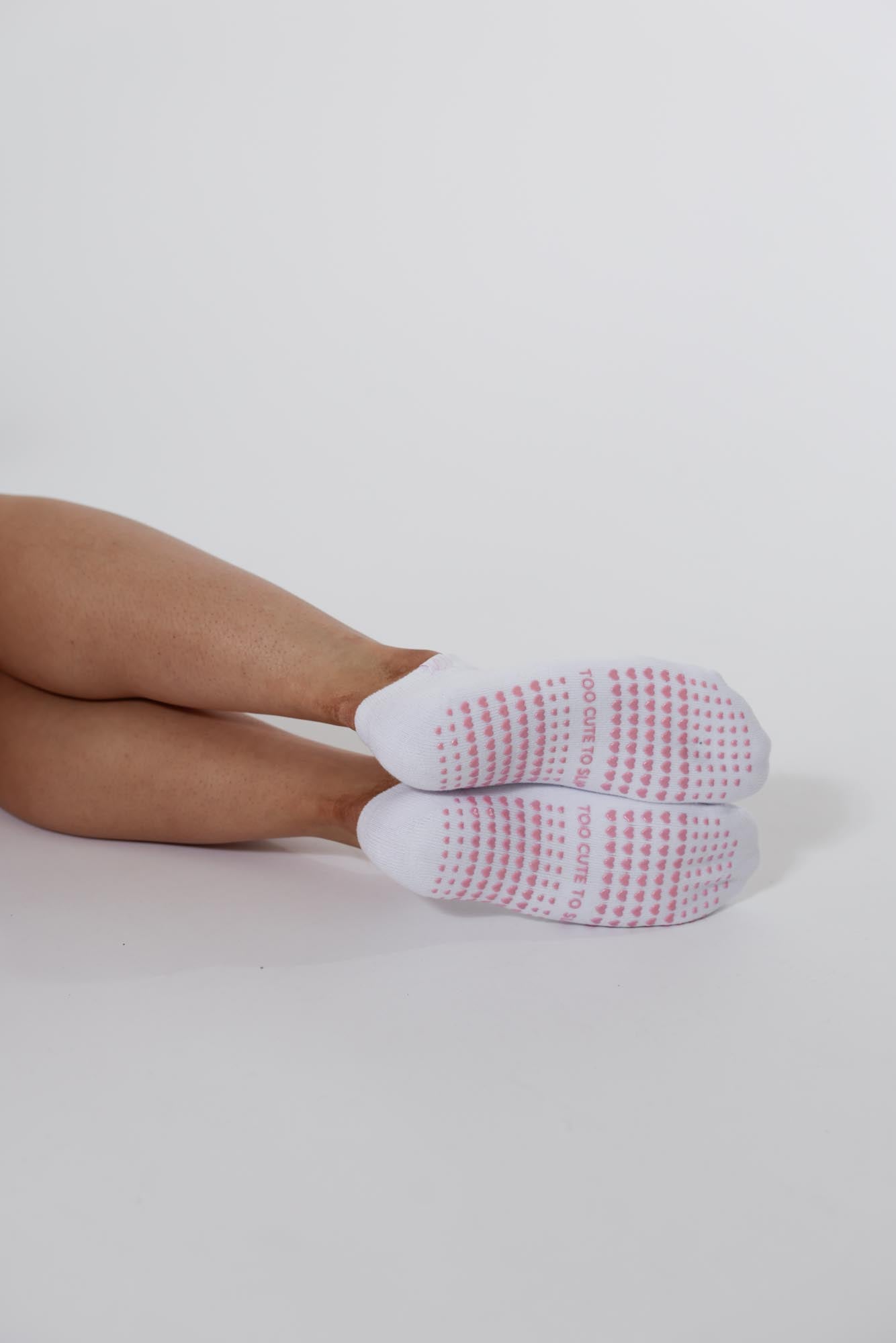 FRESHLY Ankle Grip Socks - White/Pink