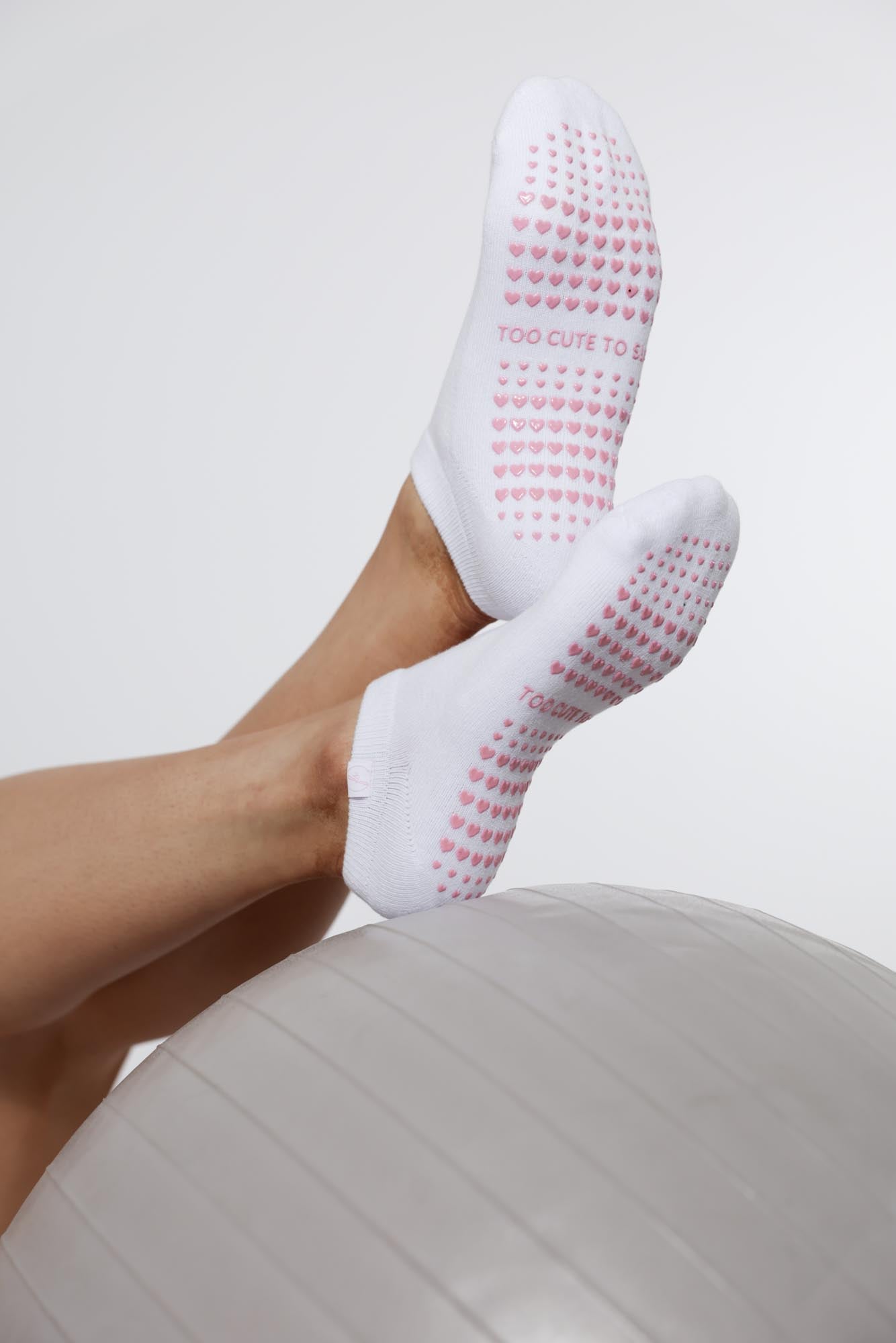 FRESHLY Ankle Grip Socks - White/Pink