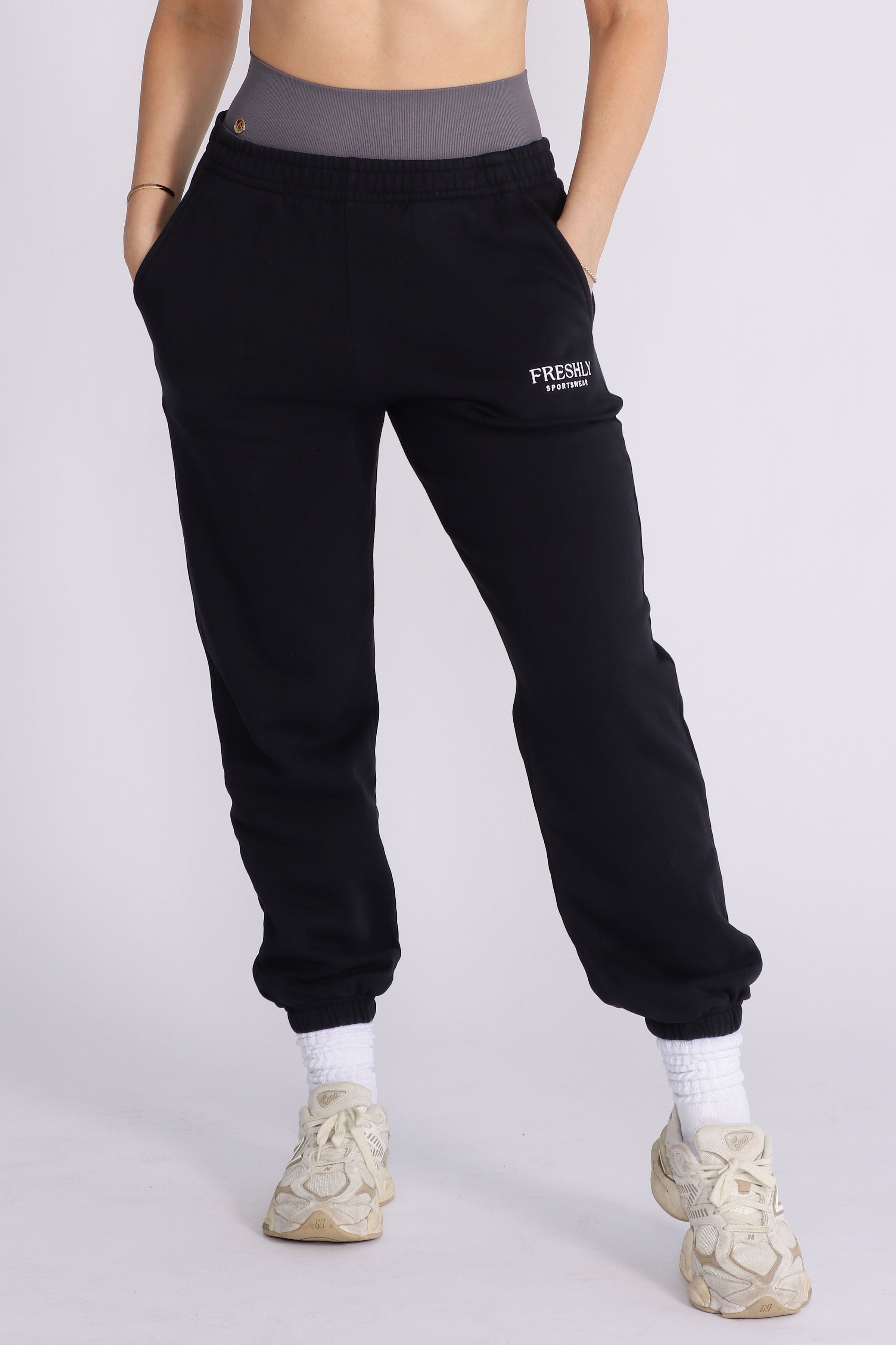 FRESHLY LIFTING CLUB SWEATPANTS - Black