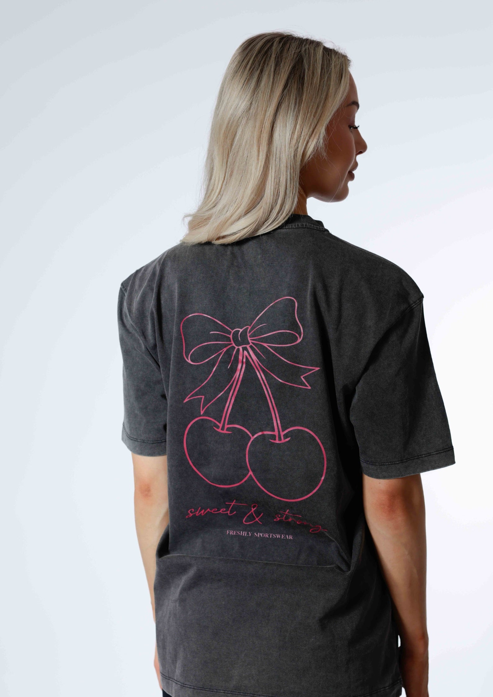 PUMP COVER OVERSIZED TEE - Sweet & Strong / Ash Stone