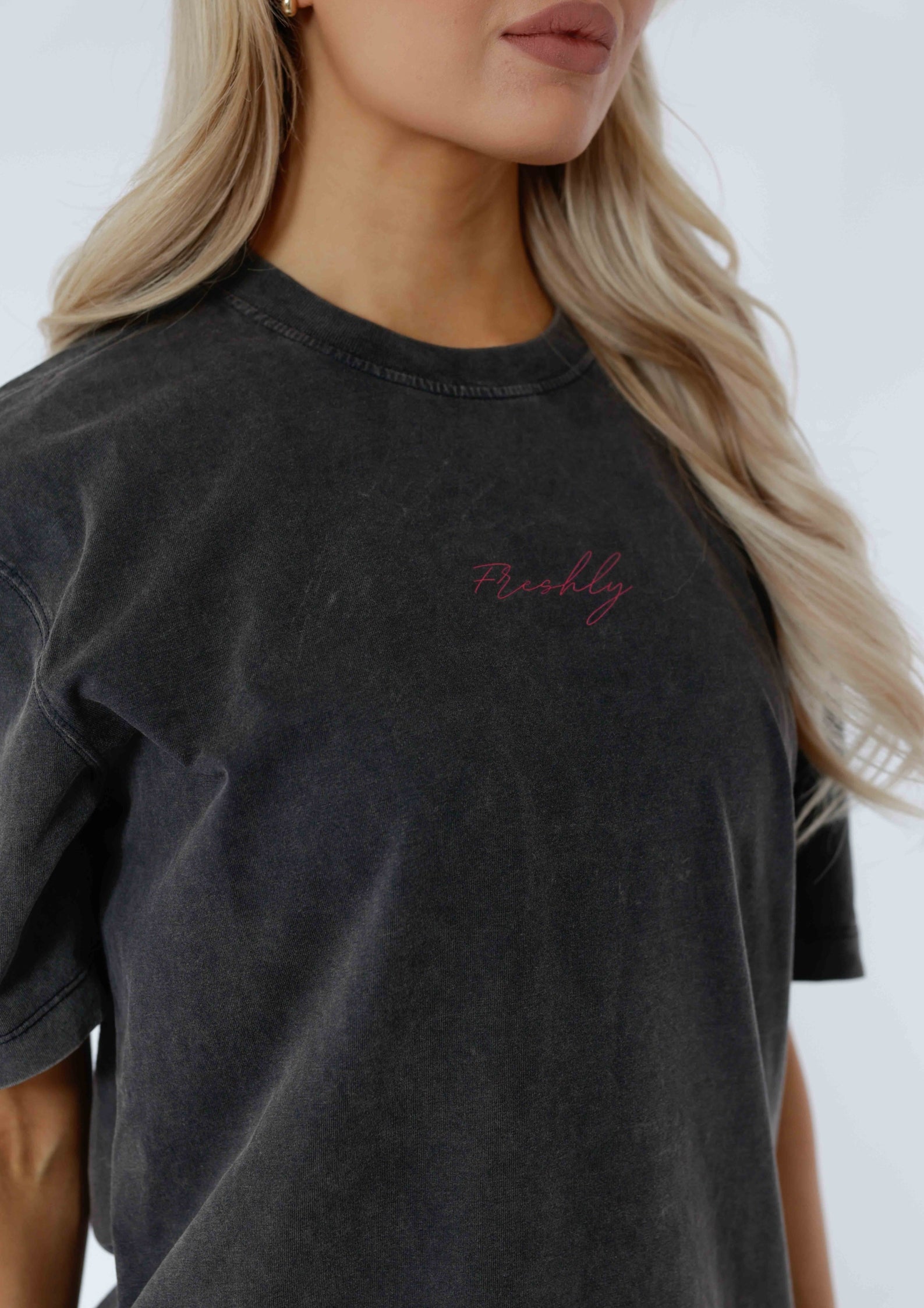 PUMP COVER OVERSIZED TEE - Sweet & Strong / Ash Stone